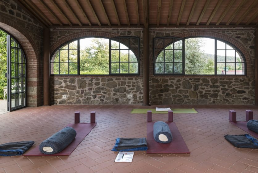 yoga, farmhouse, villa, tuscany