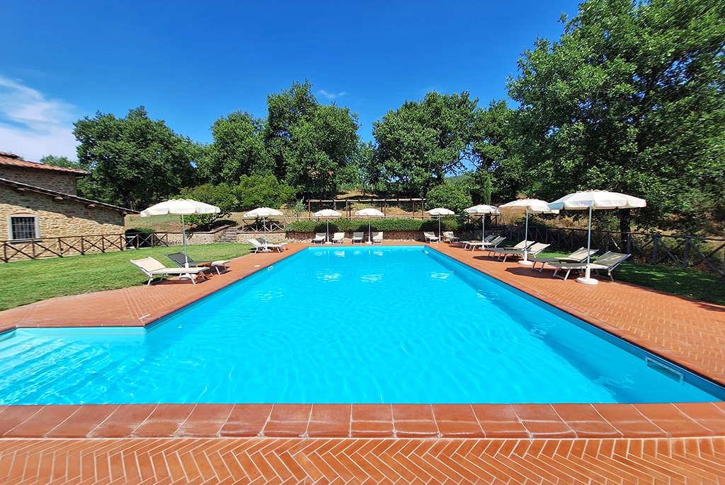 La piscina Agriturismo incrociata: piscina
